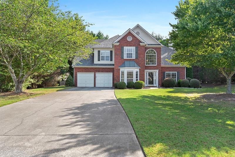 Huge Level front yard and long driveway for your f