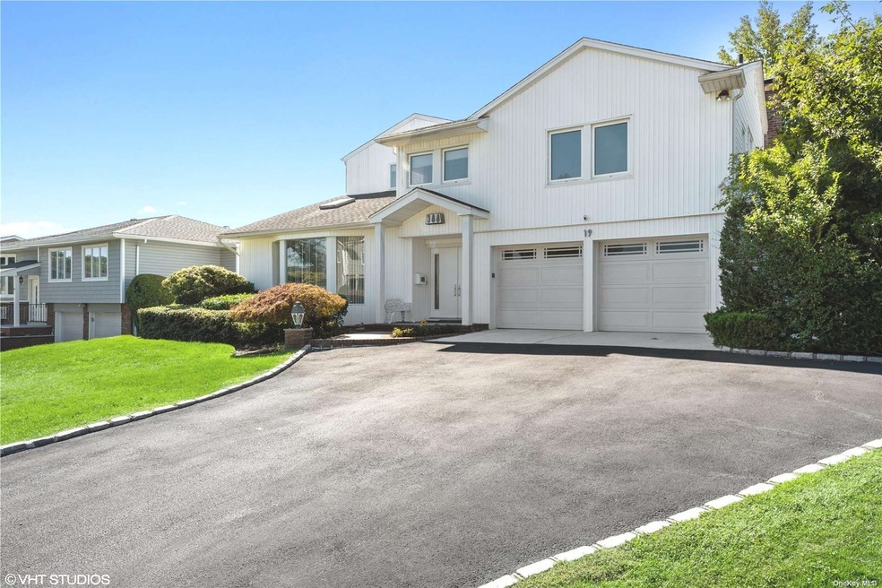 Sold $1,560,000 • Co-Listing Agent