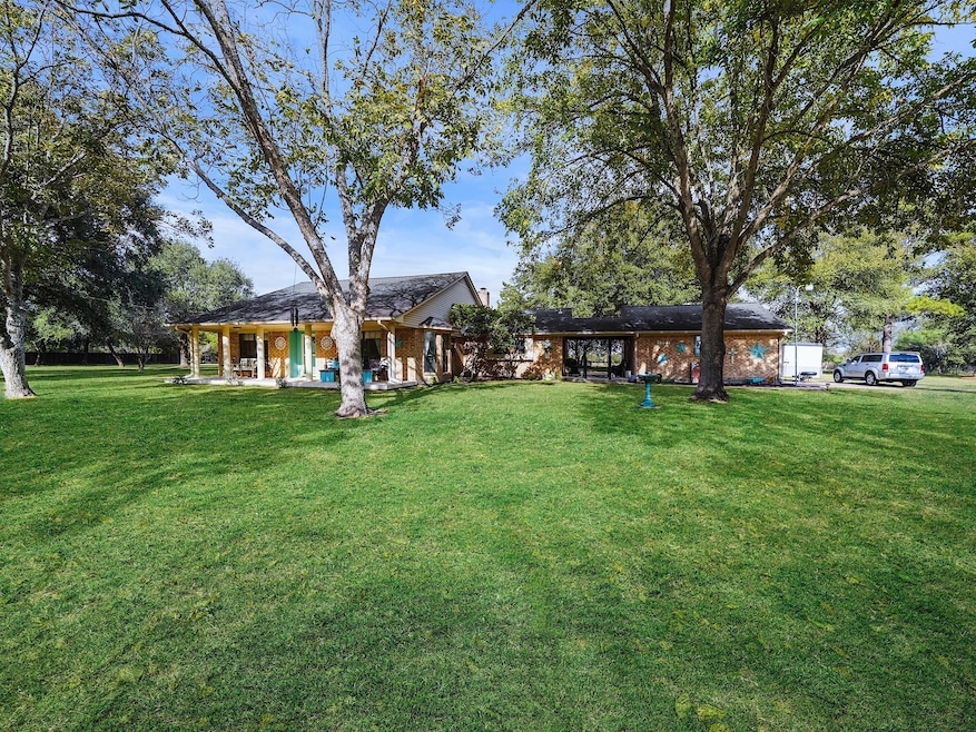 2022 Skrivanek Rd, Sealy, TX 77474 - photo 1