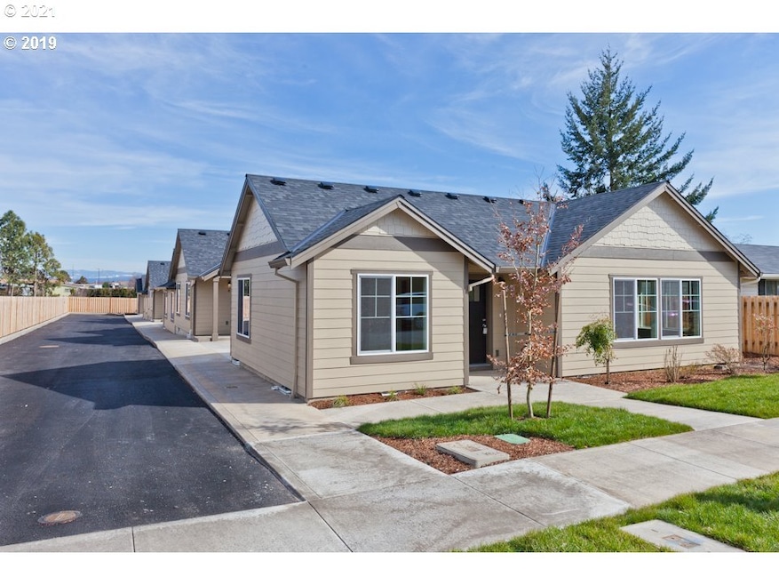 Sold $1,585,000 • Co-Listing Agent