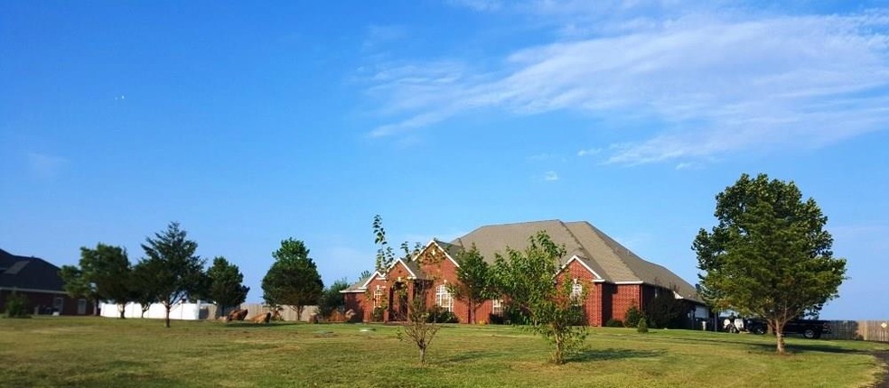 10200 Southern Creek Dr, Oklahoma City, OK 73165 - photo 1