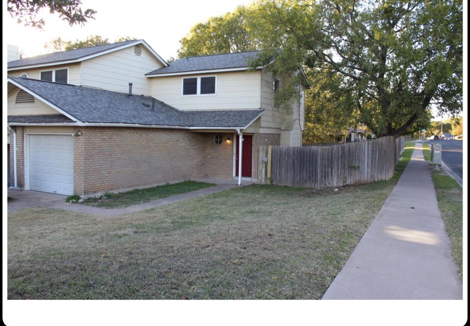 12136 Thompkins Dr unit B, Austin, TX 78753 - photo 1