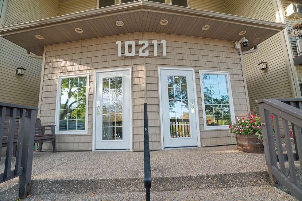 10211 Cedar Lake Rd unit 208, Minnetonka, MN 55305 - photo 1