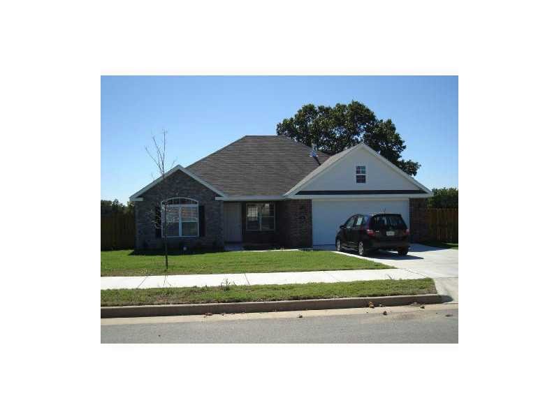 1467 Leesburg Ave, Springdale, AR 72764 - photo 1