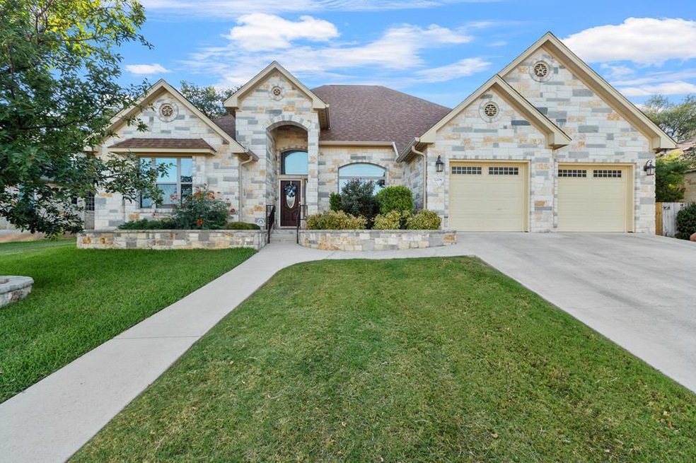 1208 Doe Run Hollow, Fredericksburg, TX 78624 - photo 1