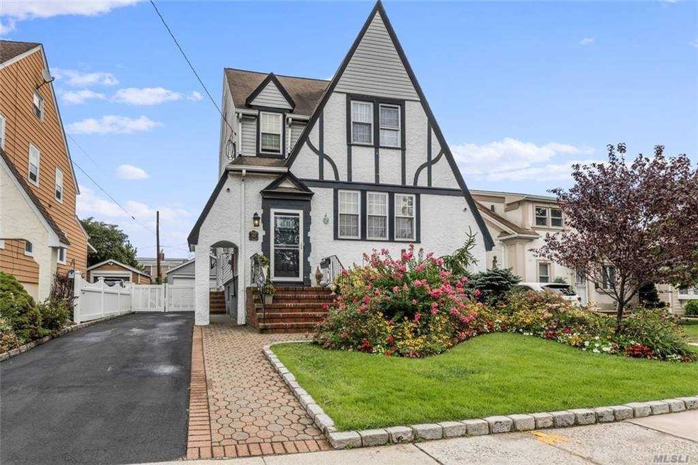 147 Gordon Rd, Valley Stream, NY 11581 - photo 1