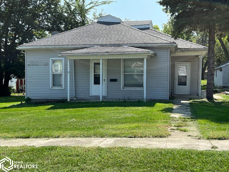 605 E Monroe St, Mount Ayr, IA 50854 - photo 1