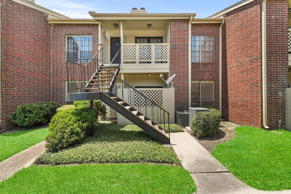 Welcome home to this charming ground-level condo w