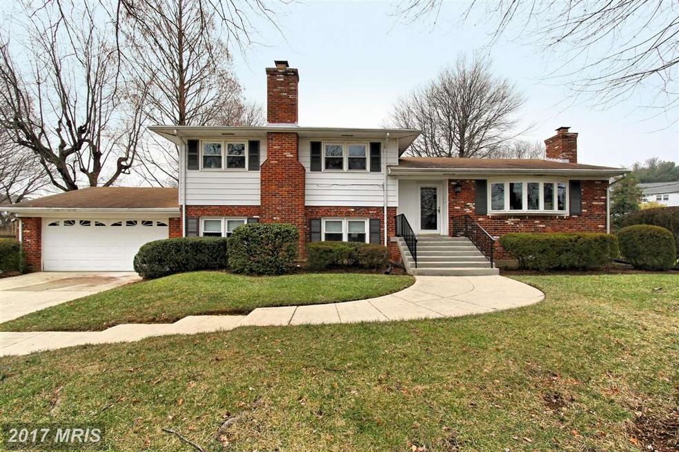 606 Old Courthouse Rd NE, Vienna, VA 22180 - photo 1