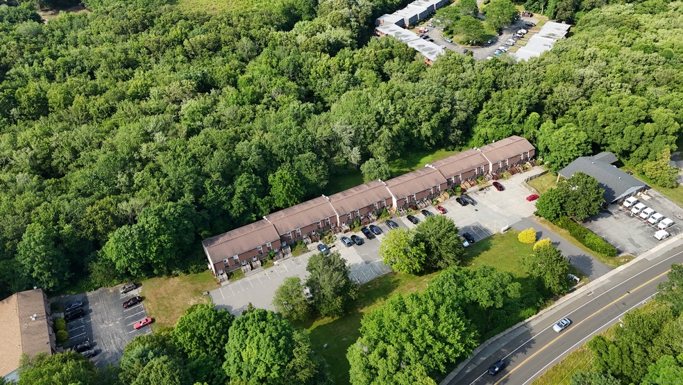 231 Boston Post Rd unit 10, East Lyme, CT 06333 - photo 1