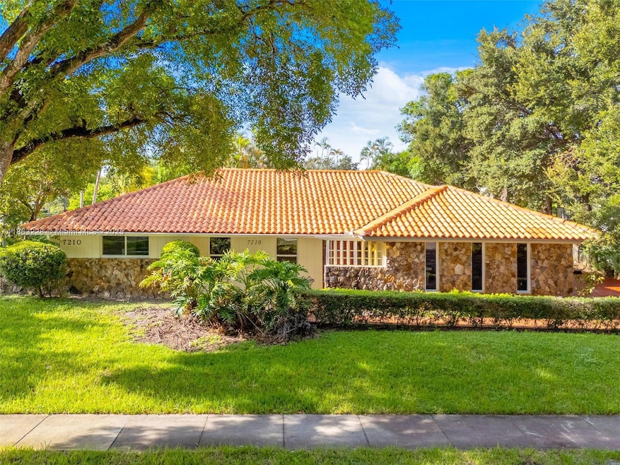 7210 W Troon Cir, Hialeah, FL 33014 - photo 1
