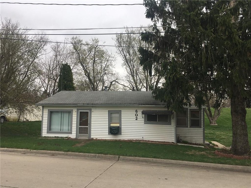 602 E 6th St S, Newton, IA 50208 - photo 1