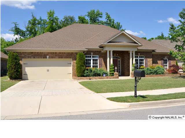 WELCOME TO 118 TAILWIND COURT- THIS HOME IS IN PICTURE PERFECT CONDITION AND IS MOVE-IN READY. JUST MINUTES FROM RESEARCH PARK AND REDSTONE ARSENAL.