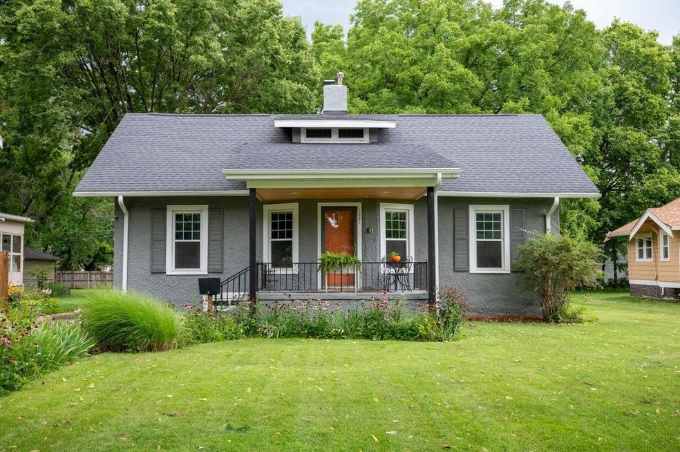 1221 44th St, Des Moines, IA 50311 - photo 1