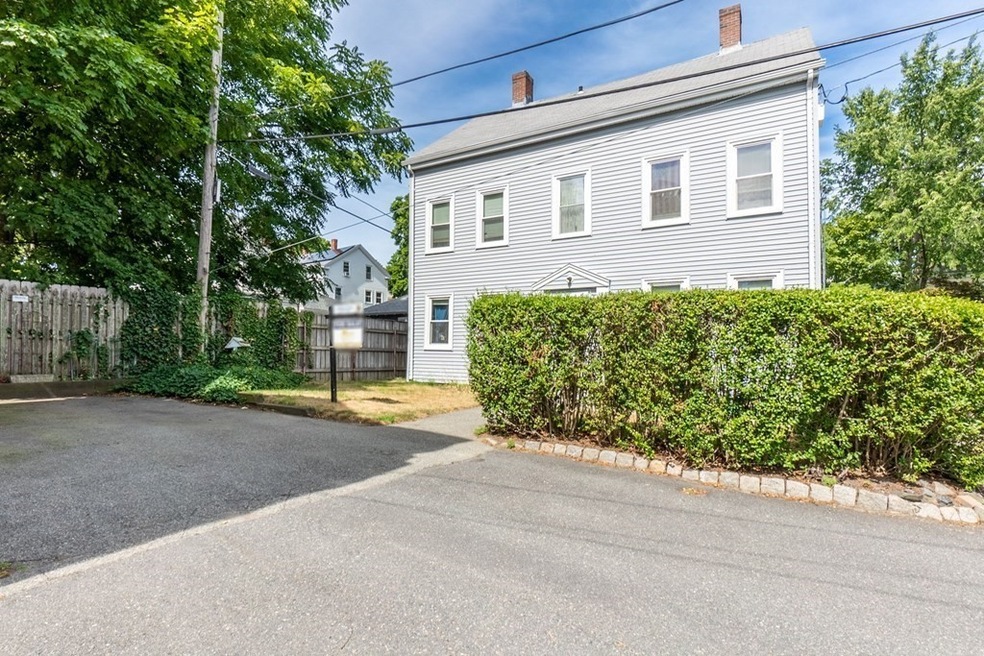 8 Mead Ct, Salem, MA 01970 - photo 1