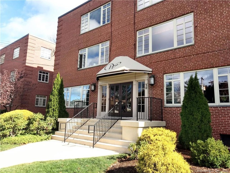 30 Outlook Ave unit 305, West Hartford, CT 06119 - photo 1