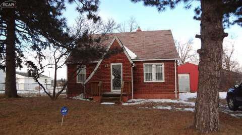 1045 Holtslander Ave, Flint, MI 48505 - photo 1