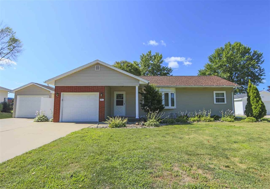 1901 Primrose Dr, Cedar Falls, IA 50613 - photo 1