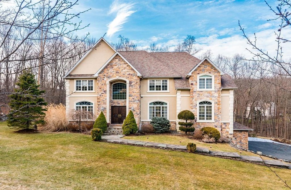 8 Helmstown Ct, Tuxedo Park, NY 10987 - photo 1