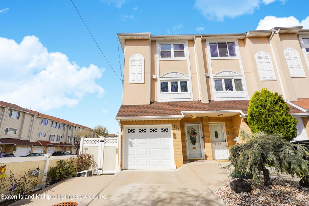 723 Correll Ave, Staten Island, NY 10309 - photo 1