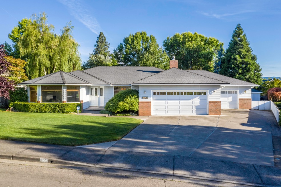 1851 Canyon Ave, Medford, OR 97504 - photo 1