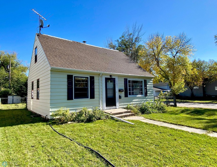 1601 11th St N, Fargo, ND 58102 - photo 1
