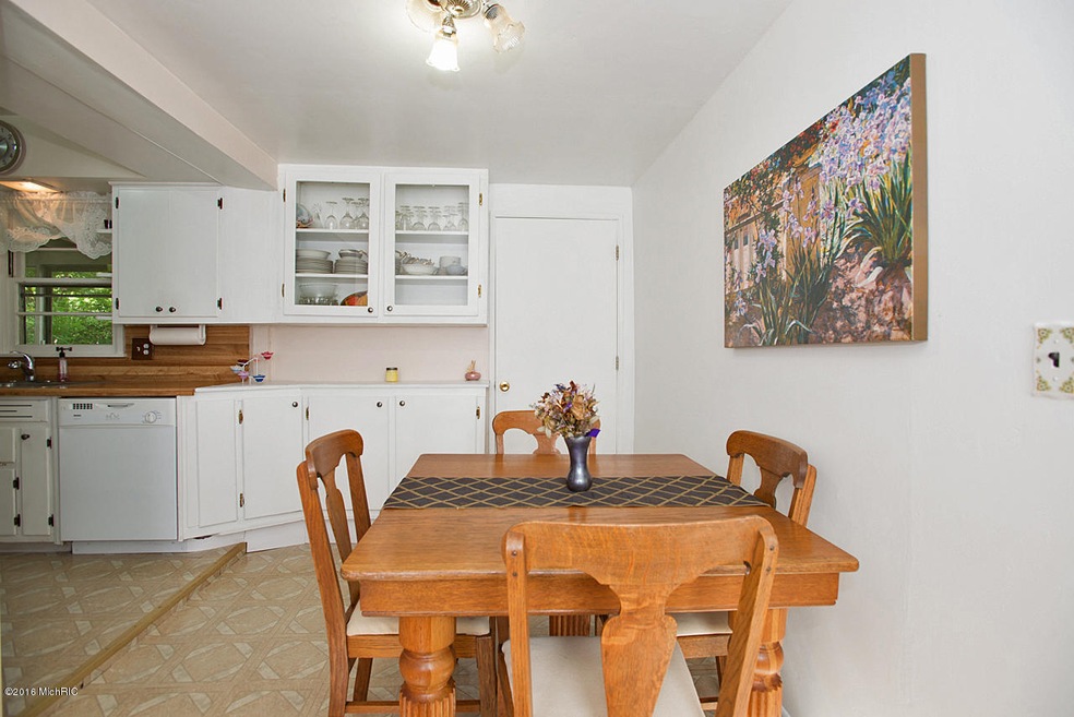 10632 Oakland Dr, Portage, MI 49024 - photo 1