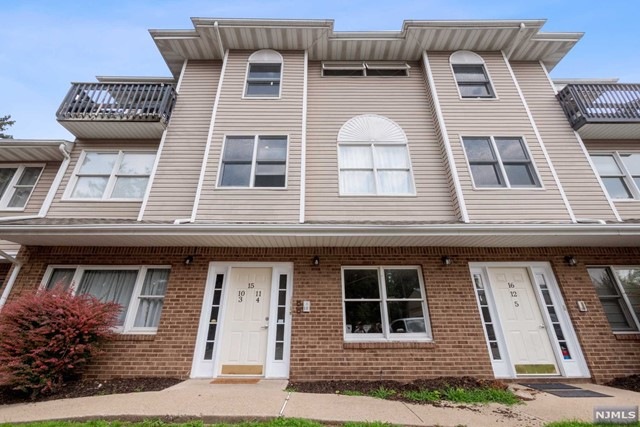 235-247 Dakota St unit 4, Paterson, NJ 07503 - photo 1