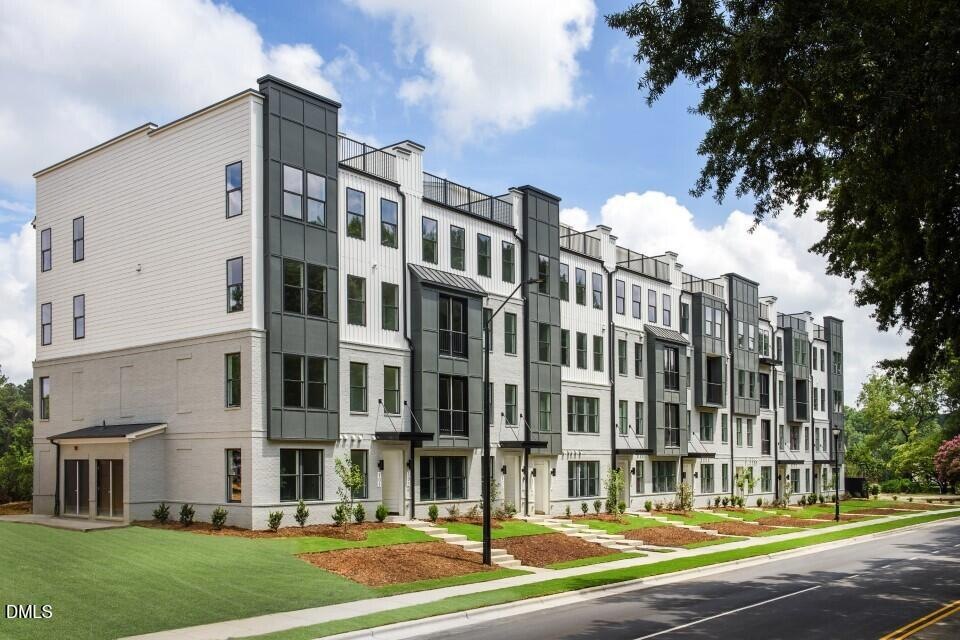 SOCA 56 unit 303, Cary, NC 27511 - photo 1