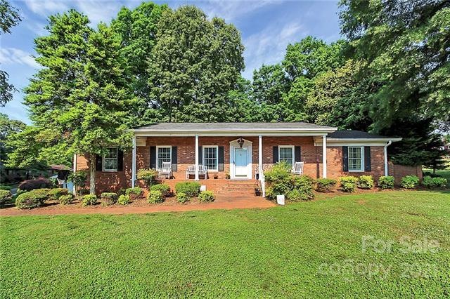 1701 Kenmore Dr, Statesville, NC 28625 - photo 1