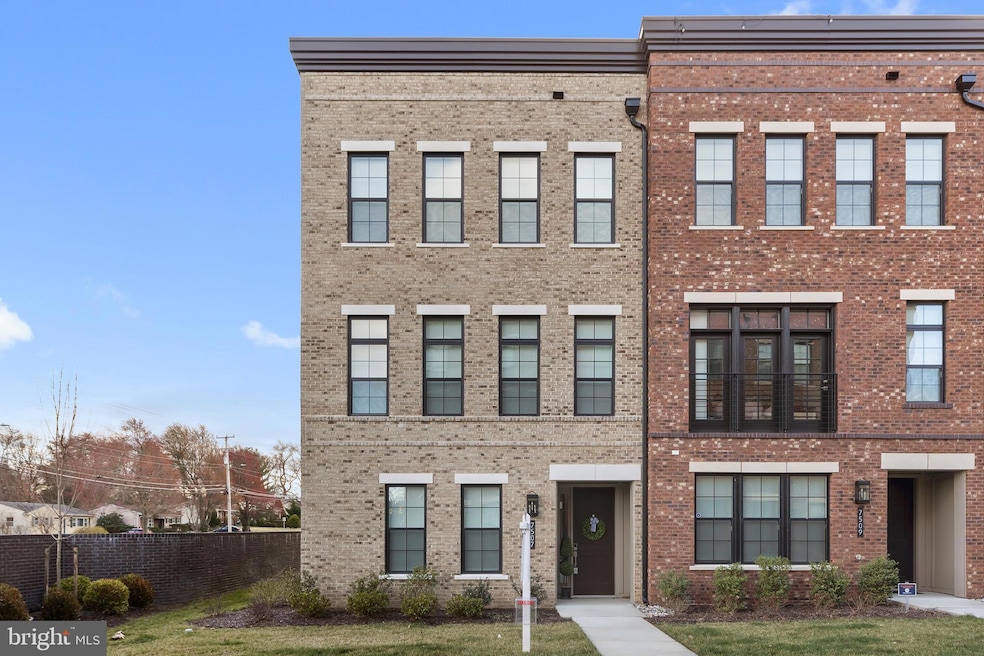 7507 Sawyer Farm Way unit 2001, McLean, VA 22102 - photo 1