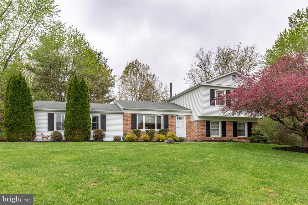 516 Tanglewood Dr, Sykesville, MD 21784 - photo 1