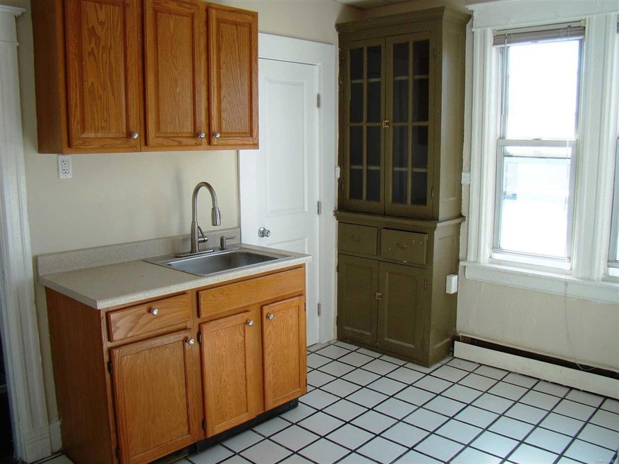 706 Main St unit 6, Poughkeepsie, NY 12601 - photo 1