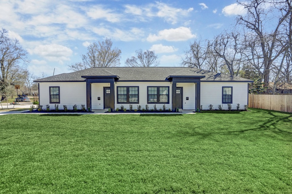 4802 Cruse Rd unit 2, Houston, TX 77016 - photo 1