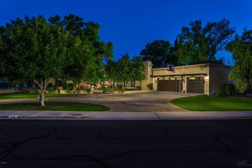 1539 E Elmwood