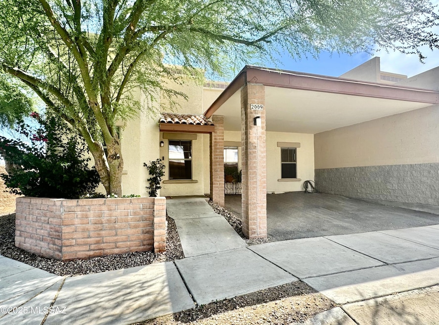 2009 W Dozemary Ct, Tucson, AZ 85713 - photo 1