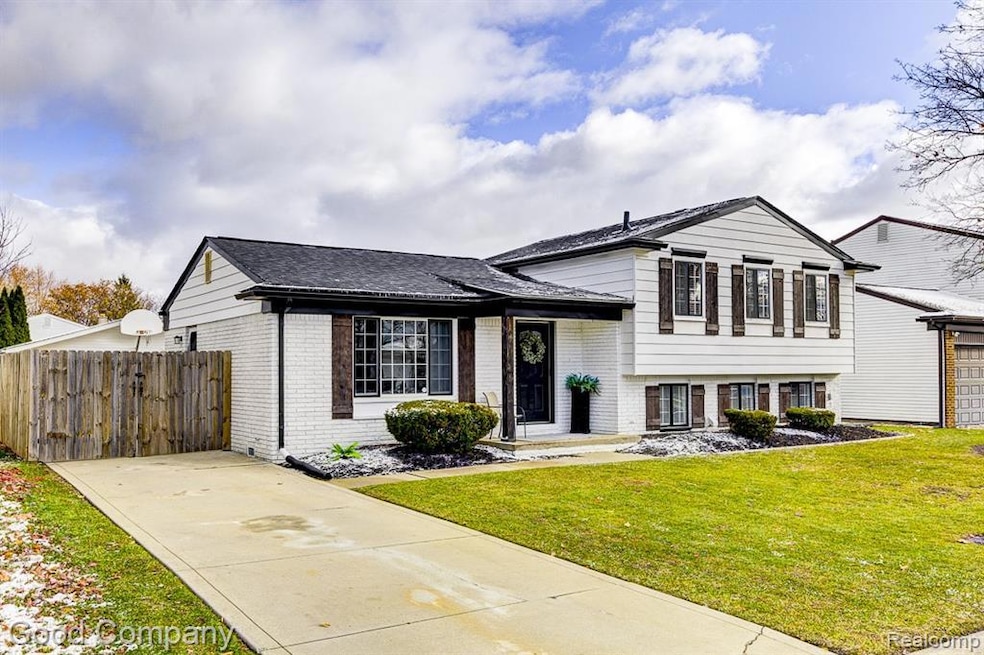 40038 Eagle Dr, Sterling Heights, MI 48310 - photo 1