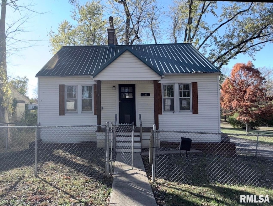 331 N 4th St, Mount Vernon, IL 62864 - photo 1