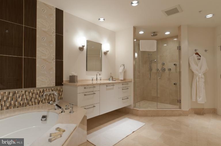 The Ritz-Carlton Residences, Baltimore, MD 21230 - photo 1