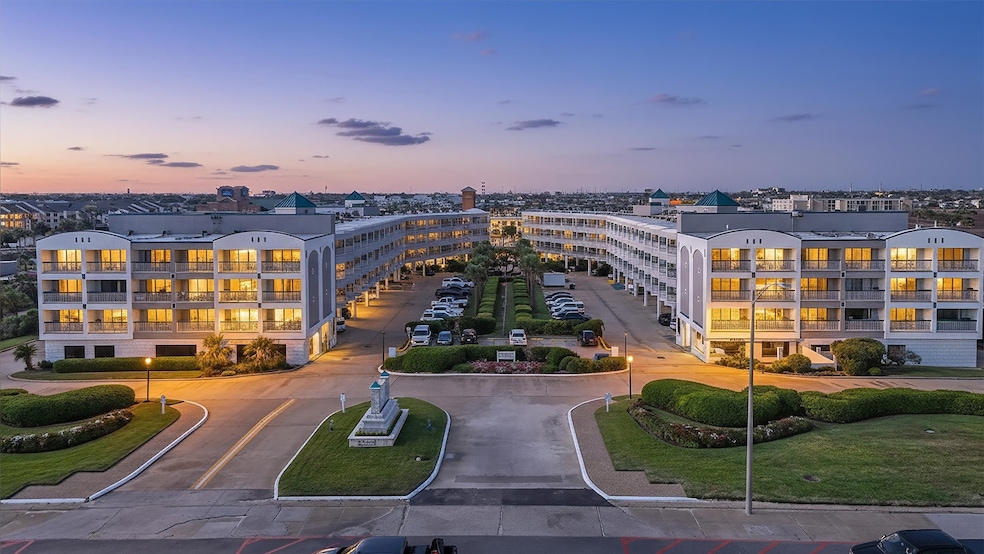 Welcome to Casa Del Mar – Galveston’s beloved beachfront destination! Enjoy resort-style living directly across from Babe’s Beach with easy access to the Seawall, dining, and entertainment.