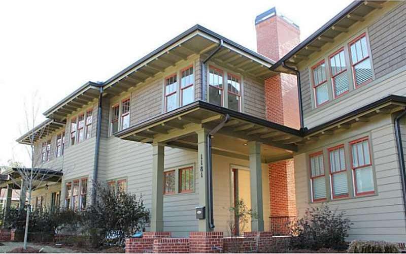 Exterior Front. End unit, elegant design, perfect 