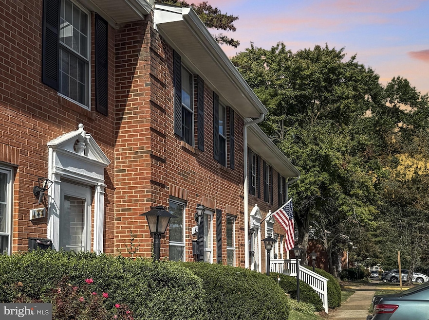 143 N Duke Dr, Sterling, VA 20164 - photo 1