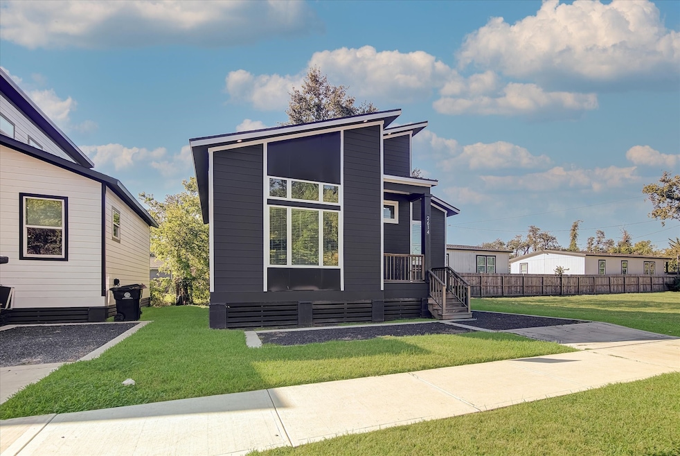 2614 Noble St, Houston, TX 77026 - photo 1