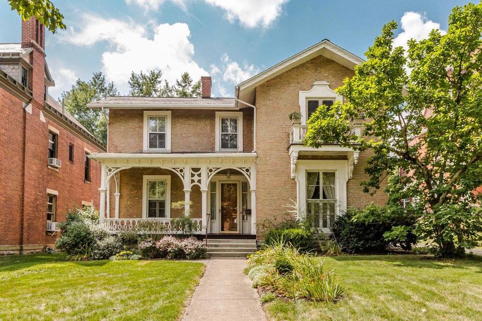 127 N Franklin St 01