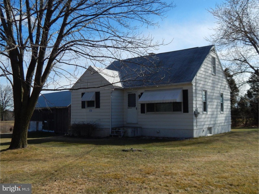 805 Englesville Hill Rd, Boyertown, PA 19512 - photo 1