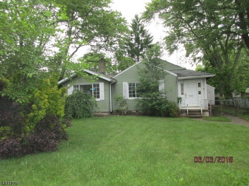 9 Minnehaha Blvd, Lake Hiawatha, NJ 07034 - photo 1