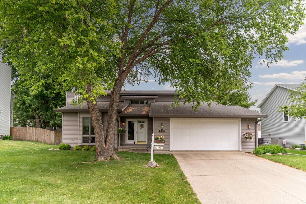 2627 Fandre Dr, Cedar Falls, IA 50613 - photo 1