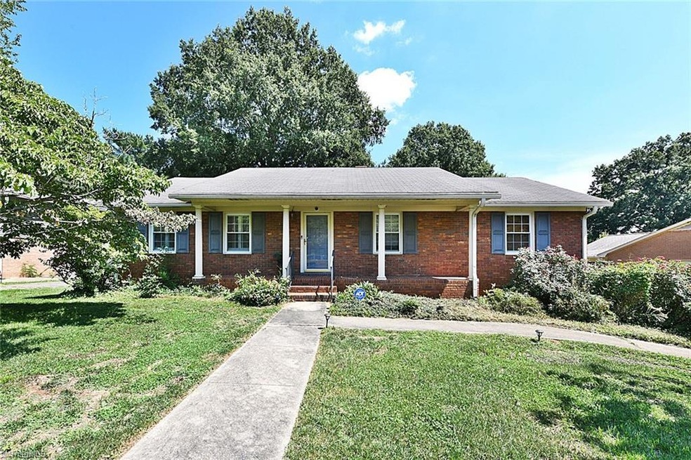 Super in town location near all amenities! - 2507 Amesbury Road