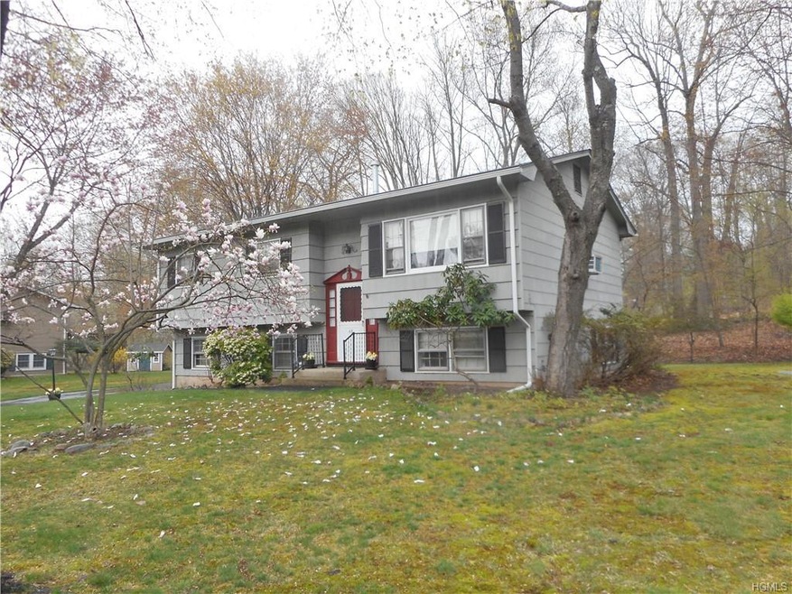 48 N Lorna Ln, Suffern, NY 10901 - photo 1