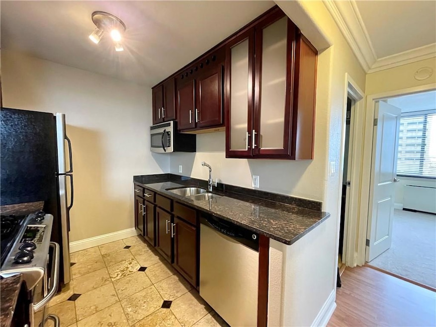 The Manhattan unit 10J, Kansas City, MO 64106 - photo 1